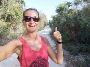 HKSAR трябва да засили ролята си на най-големия световен офшорен център за ренминби, казва политически съветник