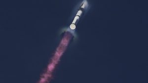 Какво означава успехът на теста Starship на SpaceX за лунната надпревара между САЩ и Китай?
