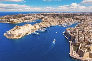 The Best Ways to Fly Economy to Asia on Points