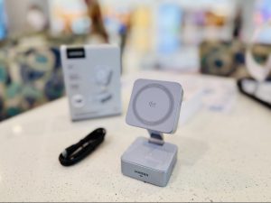 Travel Gadget Review: UGREEN MagFlow 2-in-1 Magnetic Wireless Charger 25W