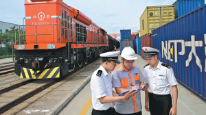 Кингдао отбелязва успех за товарните влакове Китай–Европа