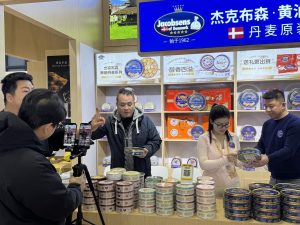 Новият панаир в Шанхай представя продуктите на CIIE expo на потребителите