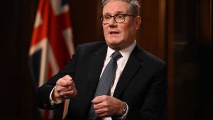 Стармър от Обединеното кралство казва, че отстраняването му би довело до хаос, крайнодясно правителство