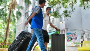 На жителите на Хонконг, изселени от пожар, им е казано да напуснат младежките общежития до края на януари