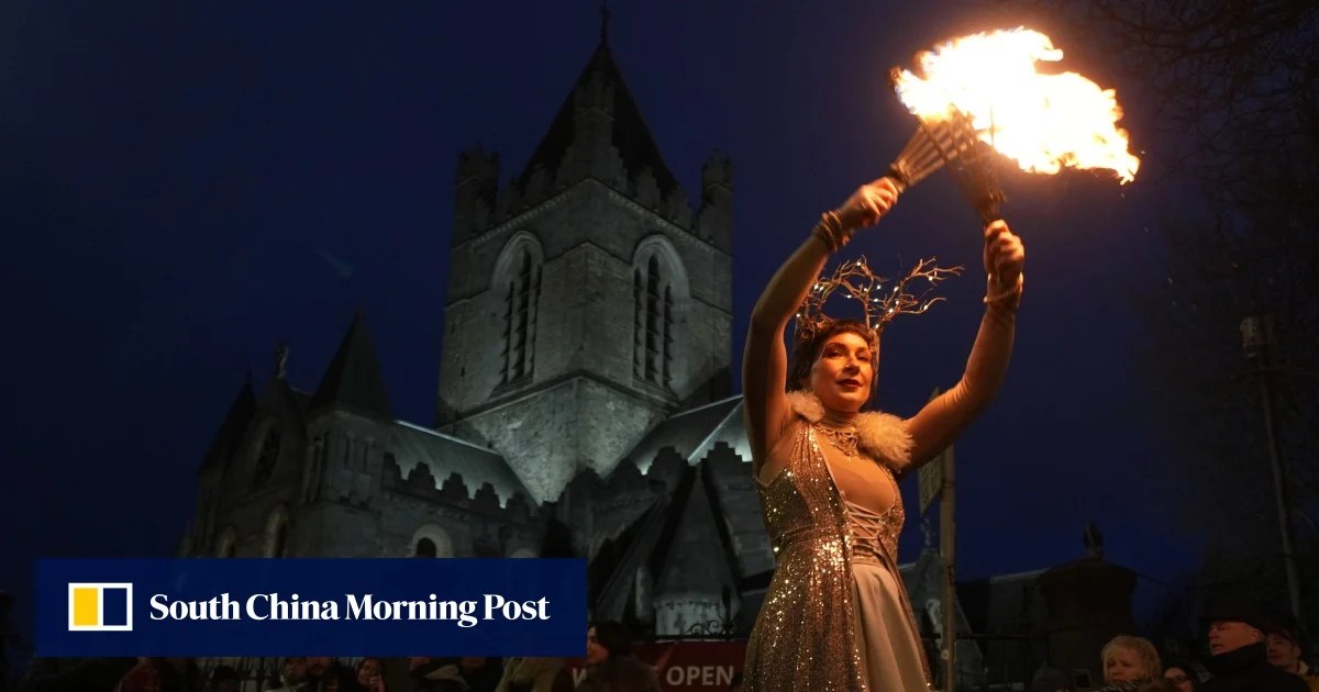 Светът се сбогува с 2025 г. с фойерверки и лед