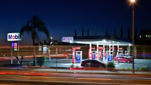 Икономическият растеж на САЩ се сви до 0,7% през четвъртото тримесечие, подклаждайки опасенията за инфлацията