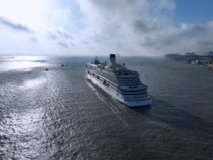 Построеният в Китай круизен кораб започва морски изпитания
