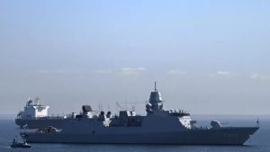 Китай твърди, че е прогонил холандски военен кораб близо до спорните Параселски острови