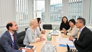 Пол Чан от Хонконг настоява за по-тесни връзки с Европа, диалог за разрешаване на различията