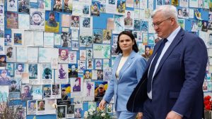 Беларуският опозиционен лидер в изгнание посещава Украйна, докато Киев предупреждава за ескалация