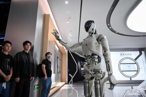 Китайските EV гиганти предизвикват Tesla в надпреварата за комерсиализиране на хуманоидни роботи